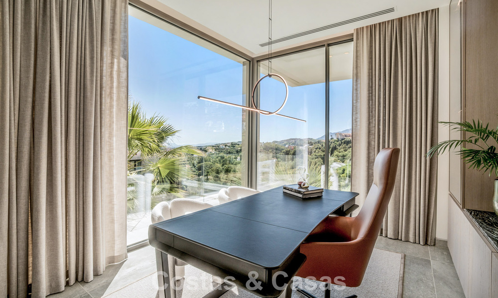 Luxevilla met geavanceerd design te koop met panoramisch zeezicht, binnen een prestigieus golfresort, Marbella - Benahavis 791043