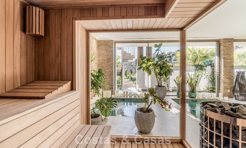 Luxevilla met geavanceerd design te koop met panoramisch zeezicht, binnen een prestigieus golfresort, Marbella - Benahavis 791051