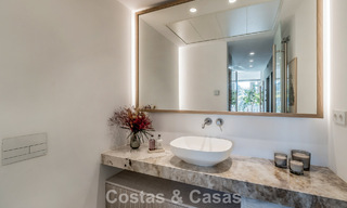 Luxevilla met geavanceerd design te koop met panoramisch zeezicht, binnen een prestigieus golfresort, Marbella - Benahavis 791052 