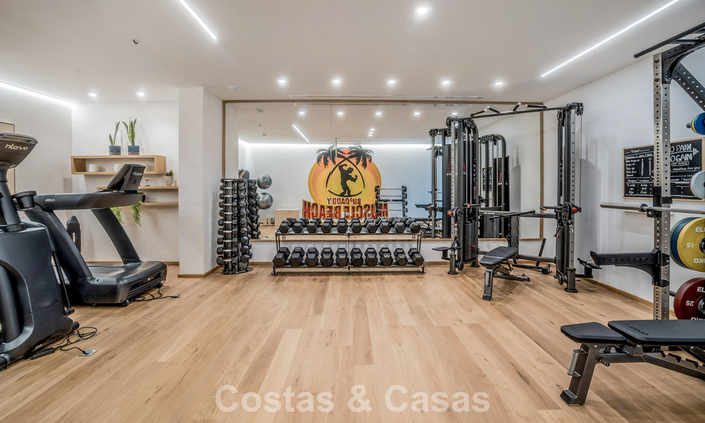 Luxevilla met geavanceerd design te koop met panoramisch zeezicht, binnen een prestigieus golfresort, Marbella - Benahavis 791054