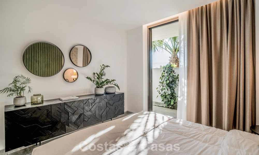 Luxevilla met geavanceerd design te koop met panoramisch zeezicht, binnen een prestigieus golfresort, Marbella - Benahavis 791059