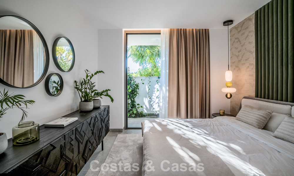 Luxevilla met geavanceerd design te koop met panoramisch zeezicht, binnen een prestigieus golfresort, Marbella - Benahavis 791060