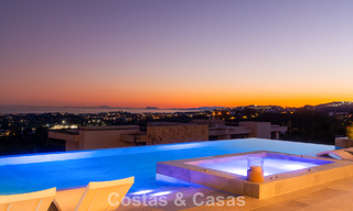 Luxevilla met geavanceerd design te koop met panoramisch zeezicht, binnen een prestigieus golfresort, Marbella - Benahavis 791073 