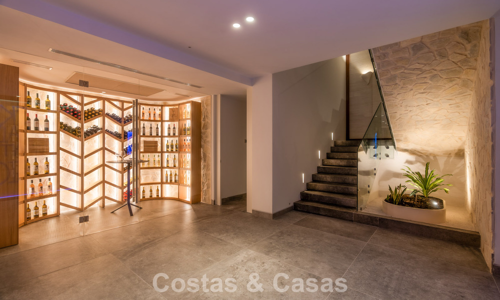 Luxevilla met geavanceerd design te koop met panoramisch zeezicht, binnen een prestigieus golfresort, Marbella - Benahavis 791082