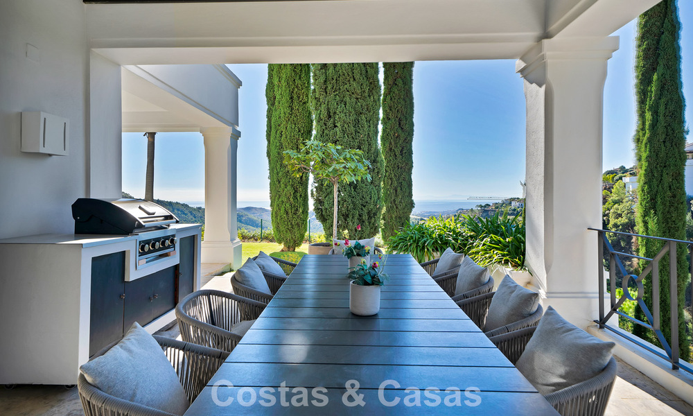 Royale, Spaanse luxevilla te koop, met subliem zeezicht in een gated community in Benahavis - Marbella 791225