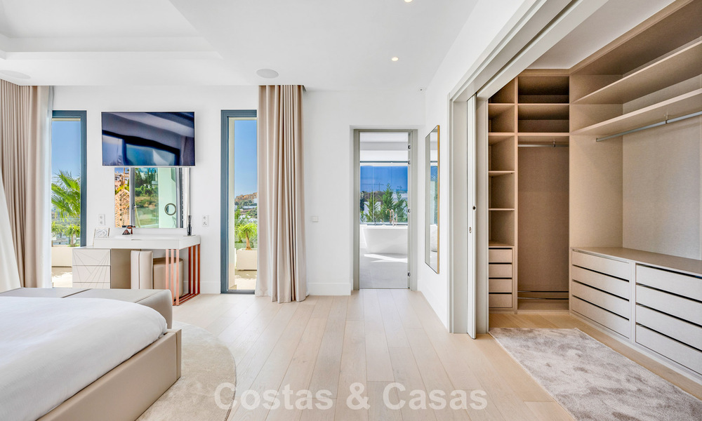 Indrukwekkende, eigentijdse villa te koop aan de golfbaan op de New Golden Mile tussen Marbella en Estepona 791378