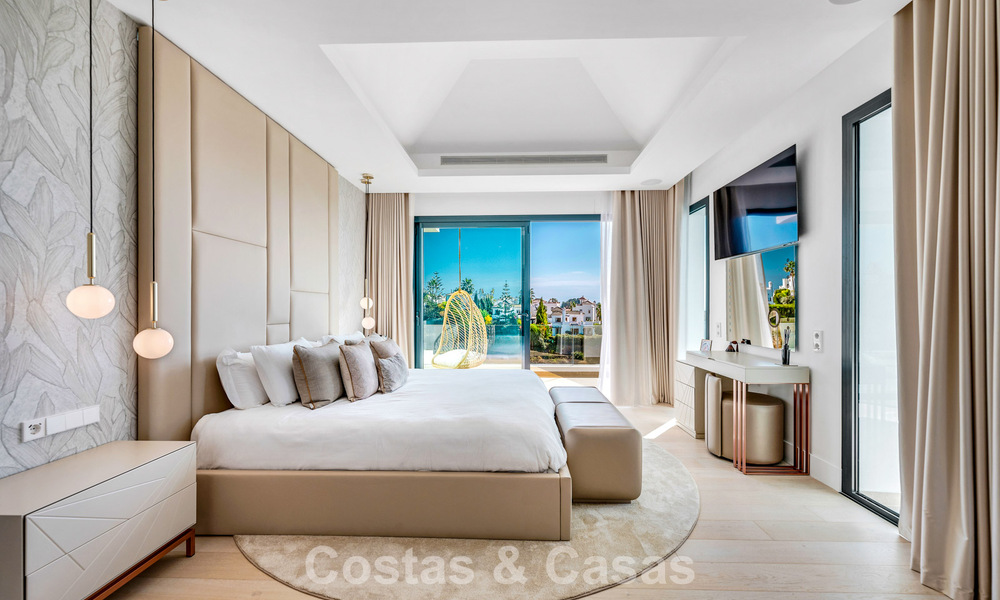 Indrukwekkende, eigentijdse villa te koop aan de golfbaan op de New Golden Mile tussen Marbella en Estepona 791379
