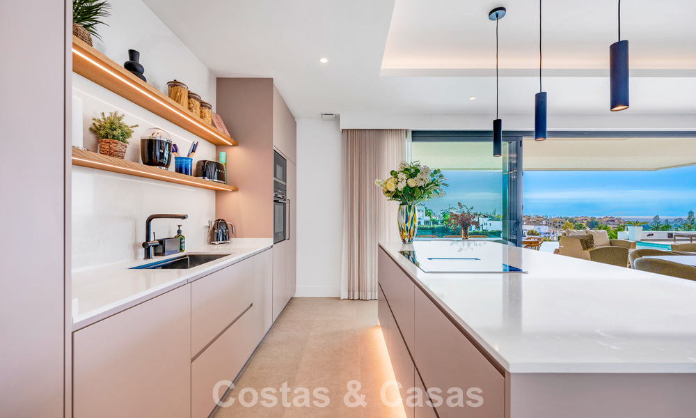Indrukwekkende, eigentijdse villa te koop aan de golfbaan op de New Golden Mile tussen Marbella en Estepona 791382