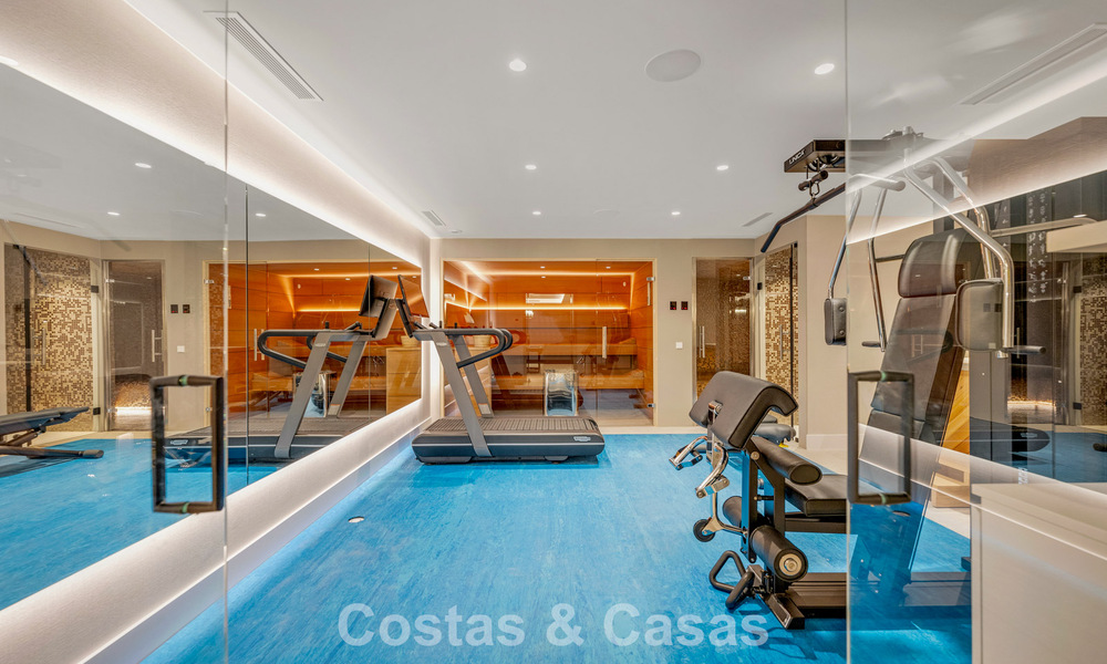 Indrukwekkende, eigentijdse villa te koop aan de golfbaan op de New Golden Mile tussen Marbella en Estepona 791394