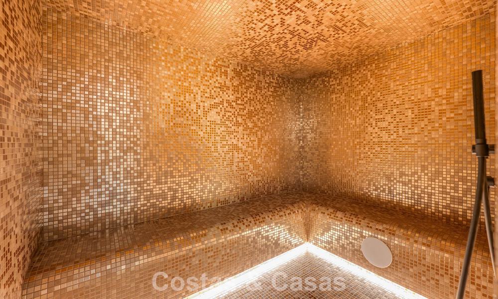 Indrukwekkende, eigentijdse villa te koop aan de golfbaan op de New Golden Mile tussen Marbella en Estepona 791396