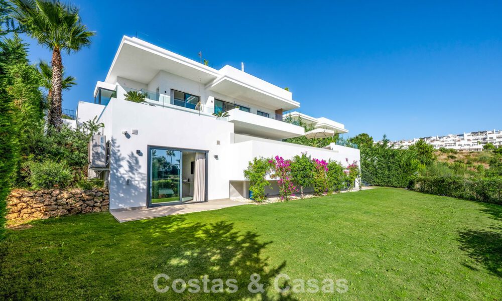 Indrukwekkende, eigentijdse villa te koop aan de golfbaan op de New Golden Mile tussen Marbella en Estepona 791399