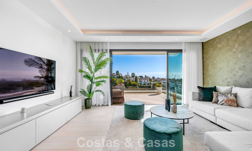 Indrukwekkende, eigentijdse villa te koop aan de golfbaan op de New Golden Mile tussen Marbella en Estepona 791404