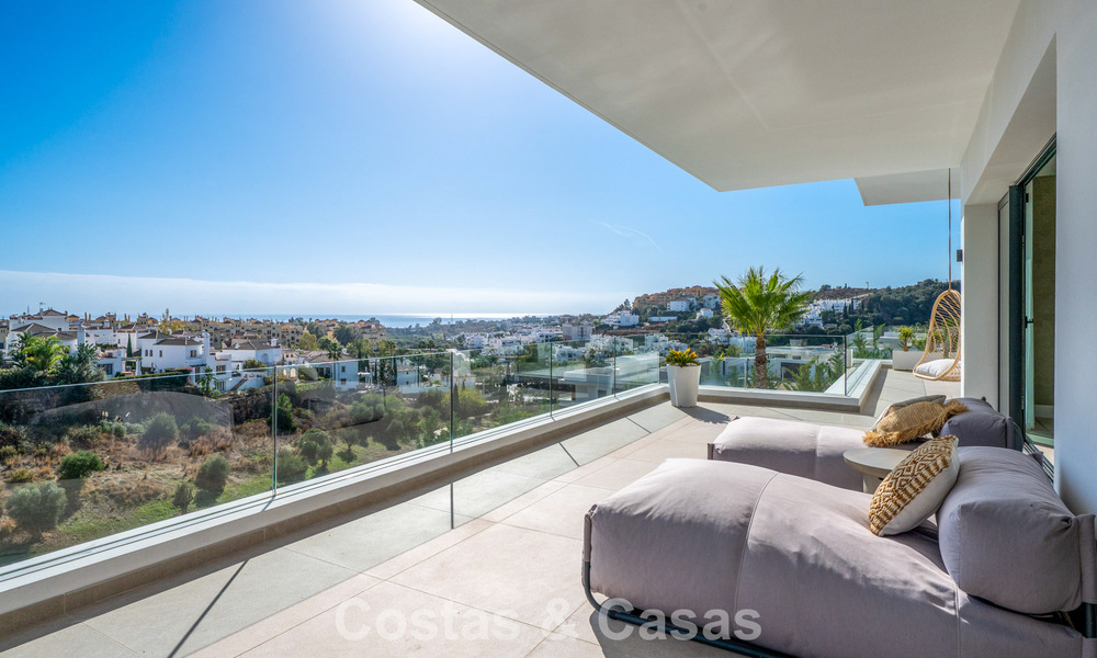 Indrukwekkende, eigentijdse villa te koop aan de golfbaan op de New Golden Mile tussen Marbella en Estepona 791406