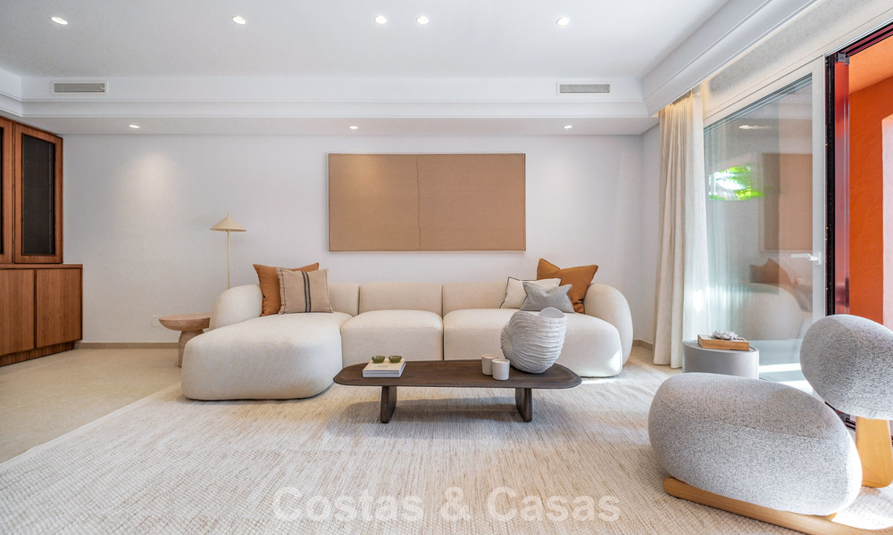 Prachtig, eigentijds, gerenoveerd townhouse met 4 slaapkamers te koop i/e gated community o/d Golden Mile van Marbella 791302