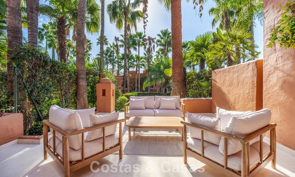 Prachtig, eigentijds, gerenoveerd townhouse met 4 slaapkamers te koop i/e gated community o/d Golden Mile van Marbella 791304