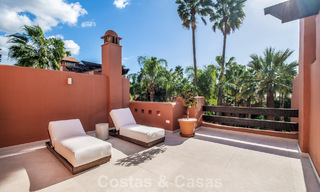 Prachtig, eigentijds, gerenoveerd townhouse met 4 slaapkamers te koop i/e gated community o/d Golden Mile van Marbella 791324 