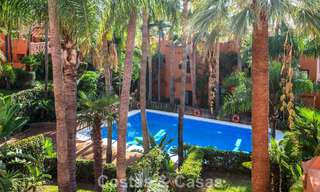 Prachtig, eigentijds, gerenoveerd townhouse met 4 slaapkamers te koop i/e gated community o/d Golden Mile van Marbella 791325 