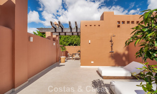 Prachtig, eigentijds, gerenoveerd townhouse met 4 slaapkamers te koop i/e gated community o/d Golden Mile van Marbella 791326 