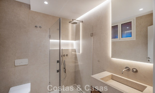 Prachtig, eigentijds, gerenoveerd townhouse met 4 slaapkamers te koop i/e gated community o/d Golden Mile van Marbella 791334 