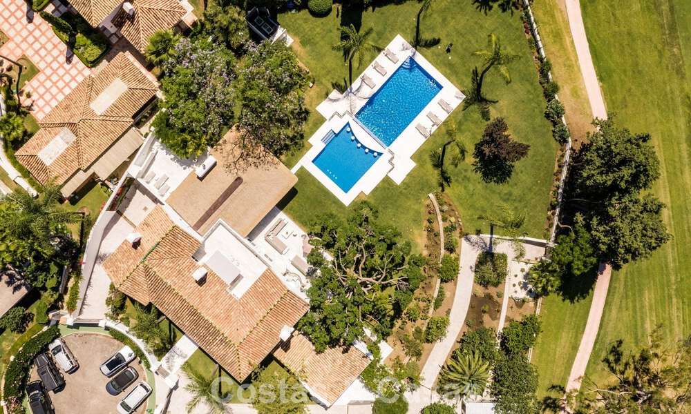 Exclusieve villa te koop, aan de golfbaan in een prestigieuze urbanisatie in Nueva Andalucia, Marbella 791425
