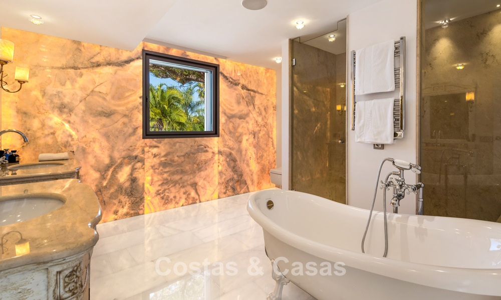 Exclusieve villa te koop, aan de golfbaan in een prestigieuze urbanisatie in Nueva Andalucia, Marbella 791426