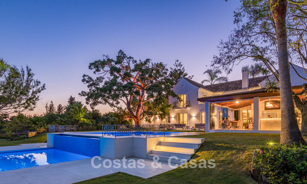 Exclusieve villa te koop, aan de golfbaan in een prestigieuze urbanisatie in Nueva Andalucia, Marbella 791431