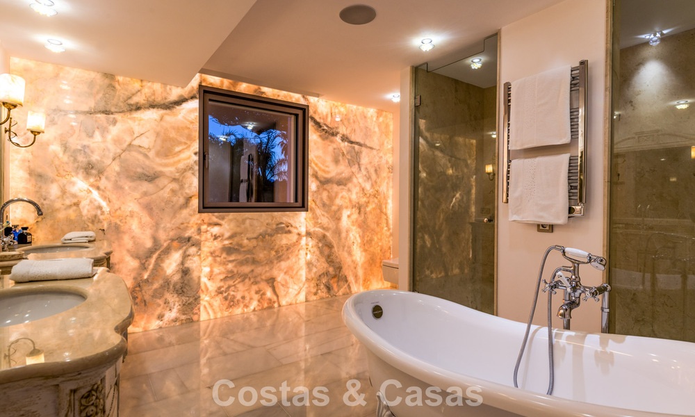 Exclusieve villa te koop, aan de golfbaan in een prestigieuze urbanisatie in Nueva Andalucia, Marbella 791438