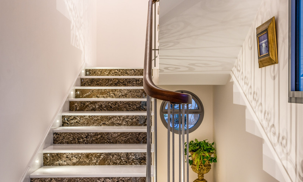 Exclusieve villa te koop, aan de golfbaan in een prestigieuze urbanisatie in Nueva Andalucia, Marbella 791442