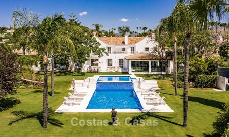 Exclusieve villa te koop, aan de golfbaan in een prestigieuze urbanisatie in Nueva Andalucia, Marbella 791451