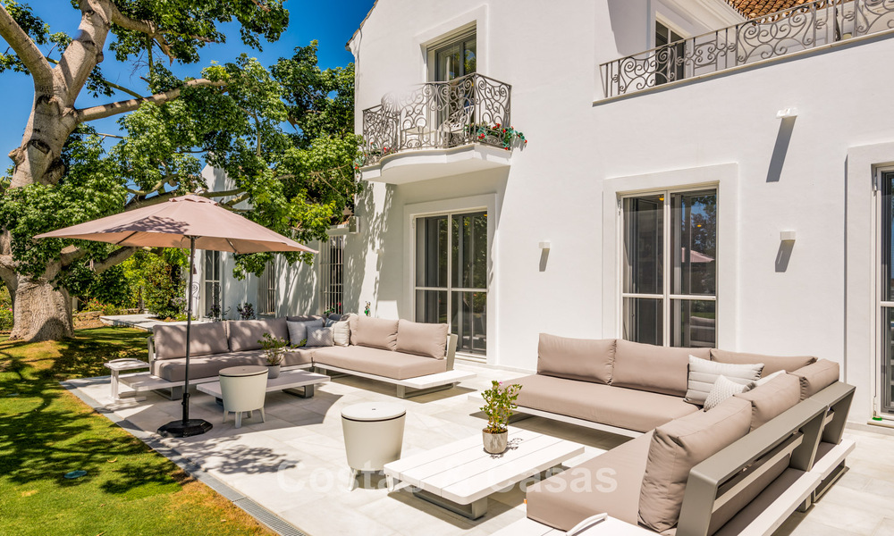 Exclusieve villa te koop, aan de golfbaan in een prestigieuze urbanisatie in Nueva Andalucia, Marbella 791455
