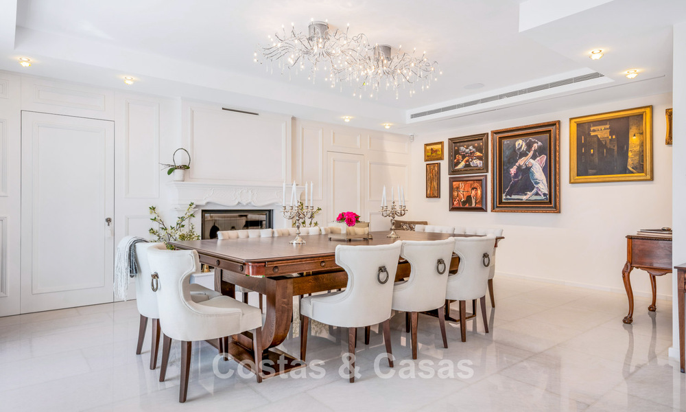 Exclusieve villa te koop, aan de golfbaan in een prestigieuze urbanisatie in Nueva Andalucia, Marbella 791470