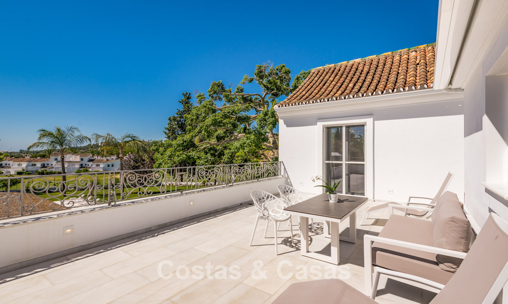 Exclusieve villa te koop, aan de golfbaan in een prestigieuze urbanisatie in Nueva Andalucia, Marbella 791479