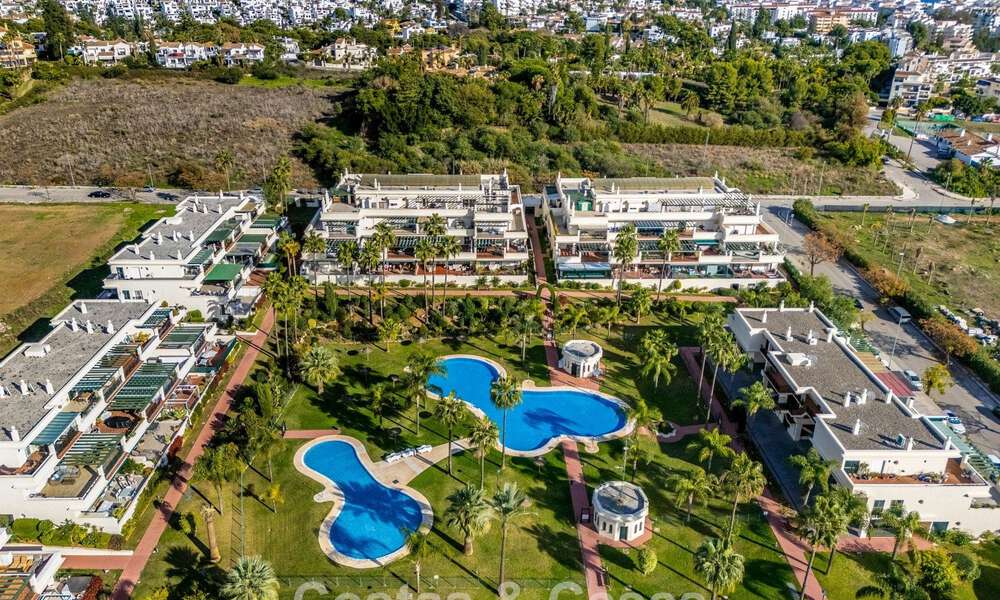 Eigentijd gerenoveerd appartement te koop in Nueva Andalucia op loopafstand van het strand en Puerto Banus, Marbella 790890