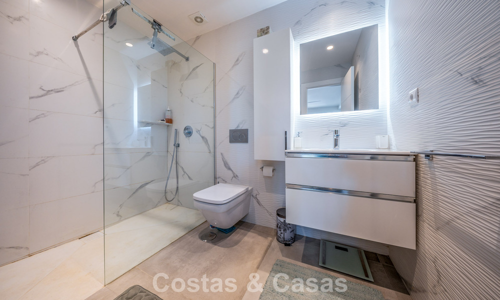 Eigentijd gerenoveerd appartement te koop in Nueva Andalucia op loopafstand van het strand en Puerto Banus, Marbella 790910