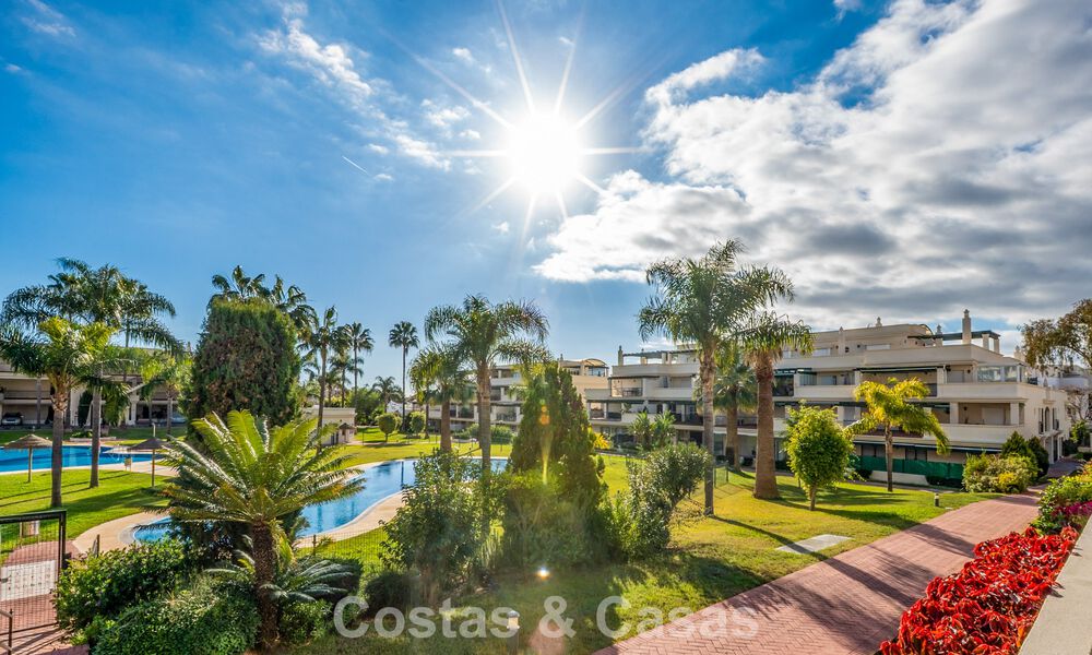 Eigentijd gerenoveerd appartement te koop in Nueva Andalucia op loopafstand van het strand en Puerto Banus, Marbella 790919