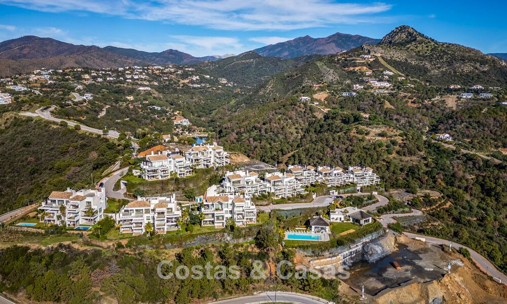 Luxueus 3-slaapkamer appartement te koop met panoramisch zeezicht in een gated resort in Marbella - Benahavis 791535