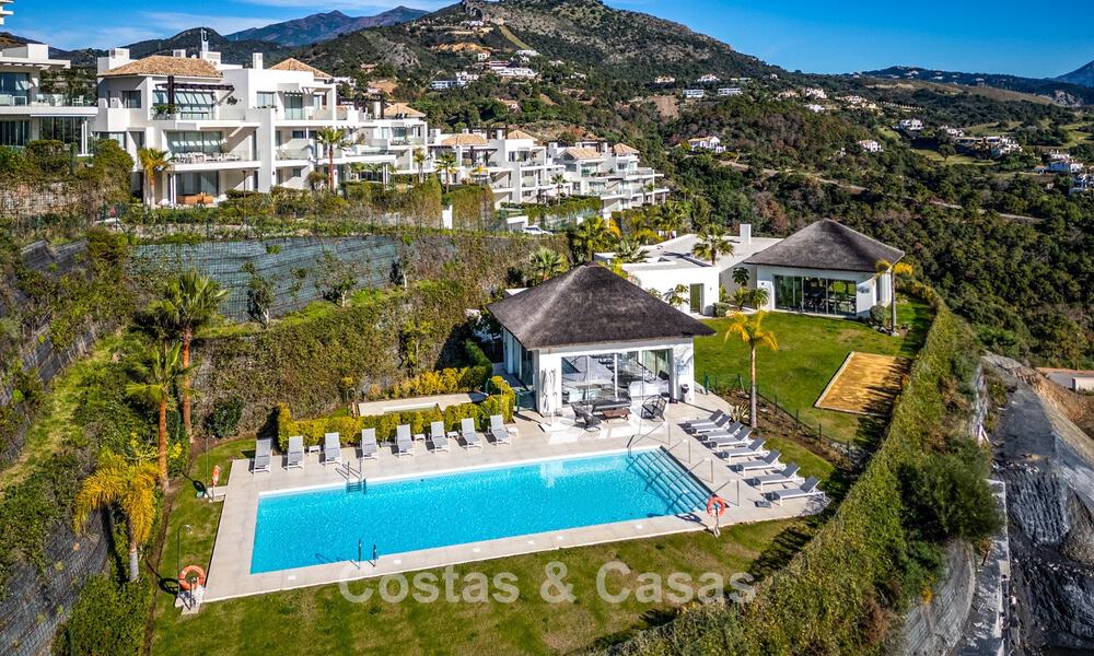 Luxueus 3-slaapkamer appartement te koop met panoramisch zeezicht in een gated resort in Marbella - Benahavis 791539