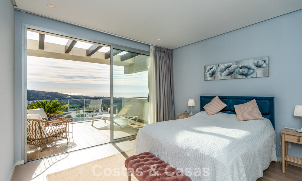 Luxueus 3-slaapkamer appartement te koop met panoramisch zeezicht in een gated resort in Marbella - Benahavis 791540