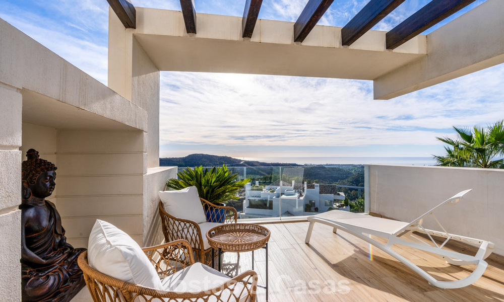 Luxueus 3-slaapkamer appartement te koop met panoramisch zeezicht in een gated resort in Marbella - Benahavis 791543