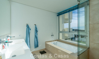 Luxueus 3-slaapkamer appartement te koop met panoramisch zeezicht in een gated resort in Marbella - Benahavis 791547 