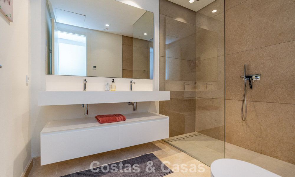 Luxueus 3-slaapkamer appartement te koop met panoramisch zeezicht in een gated resort in Marbella - Benahavis 791549