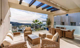 Luxueus 3-slaapkamer appartement te koop met panoramisch zeezicht in een gated resort in Marbella - Benahavis 791557 