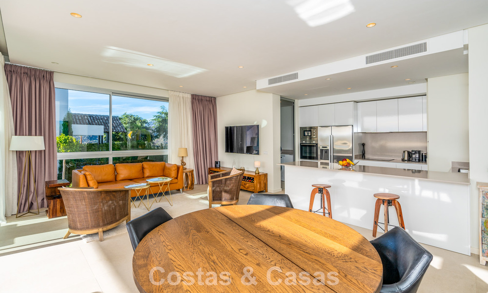 Luxueus 3-slaapkamer appartement te koop met panoramisch zeezicht in een gated resort in Marbella - Benahavis 791559