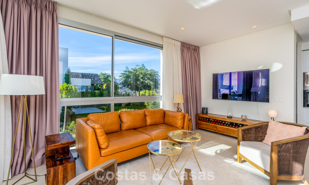 Luxueus 3-slaapkamer appartement te koop met panoramisch zeezicht in een gated resort in Marbella - Benahavis 791560