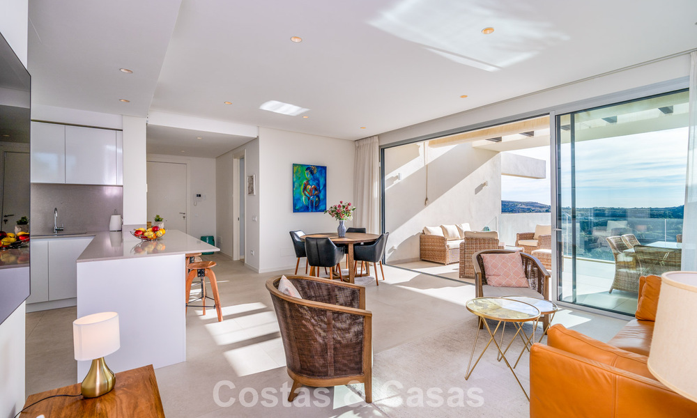 Luxueus 3-slaapkamer appartement te koop met panoramisch zeezicht in een gated resort in Marbella - Benahavis 791563