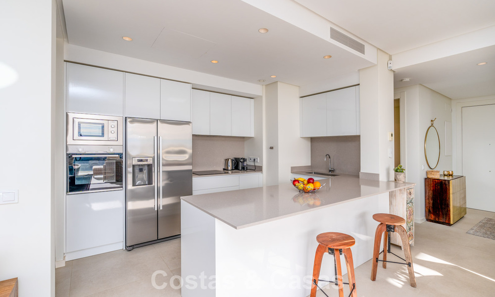 Luxueus 3-slaapkamer appartement te koop met panoramisch zeezicht in een gated resort in Marbella - Benahavis 791565