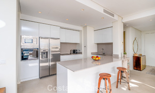 Luxueus 3-slaapkamer appartement te koop met panoramisch zeezicht in een gated resort in Marbella - Benahavis 791565 