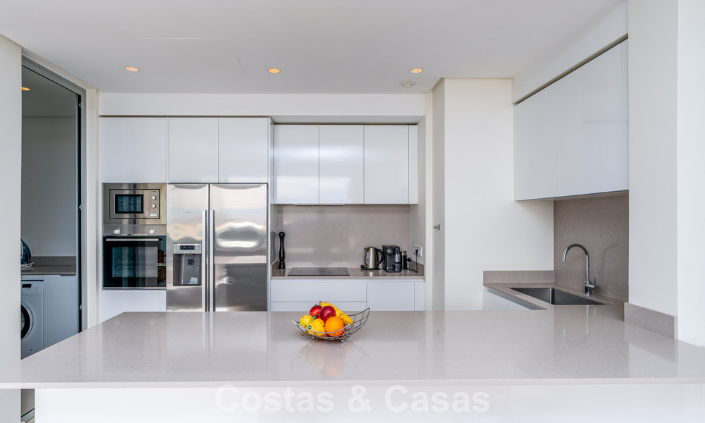 Luxueus 3-slaapkamer appartement te koop met panoramisch zeezicht in een gated resort in Marbella - Benahavis 791566