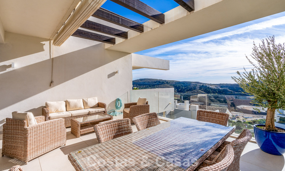 Luxueus 3-slaapkamer appartement te koop met panoramisch zeezicht in een gated resort in Marbella - Benahavis 791572