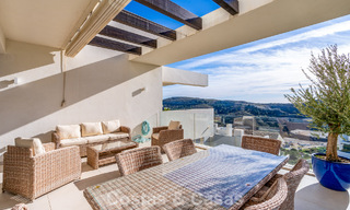 Luxueus 3-slaapkamer appartement te koop met panoramisch zeezicht in een gated resort in Marbella - Benahavis 791572 